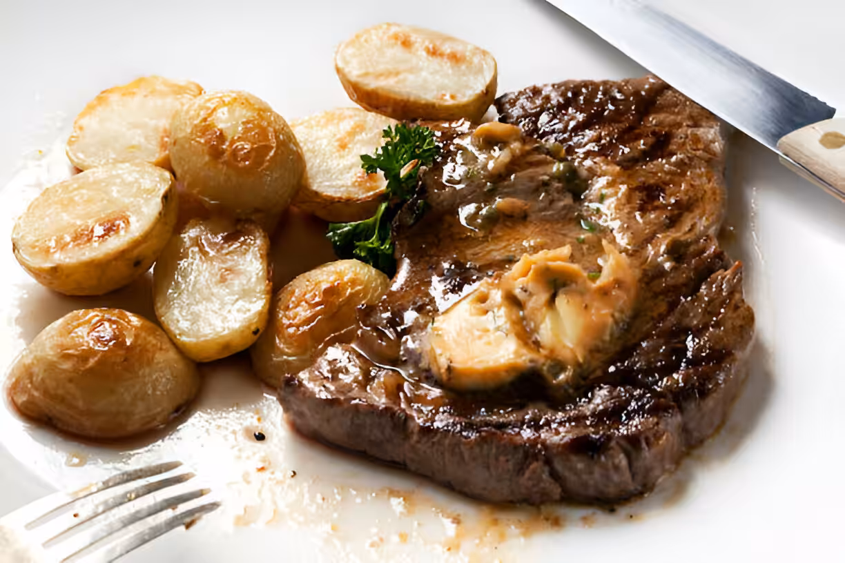 Garlic Butter Steak Bites and Potatoes