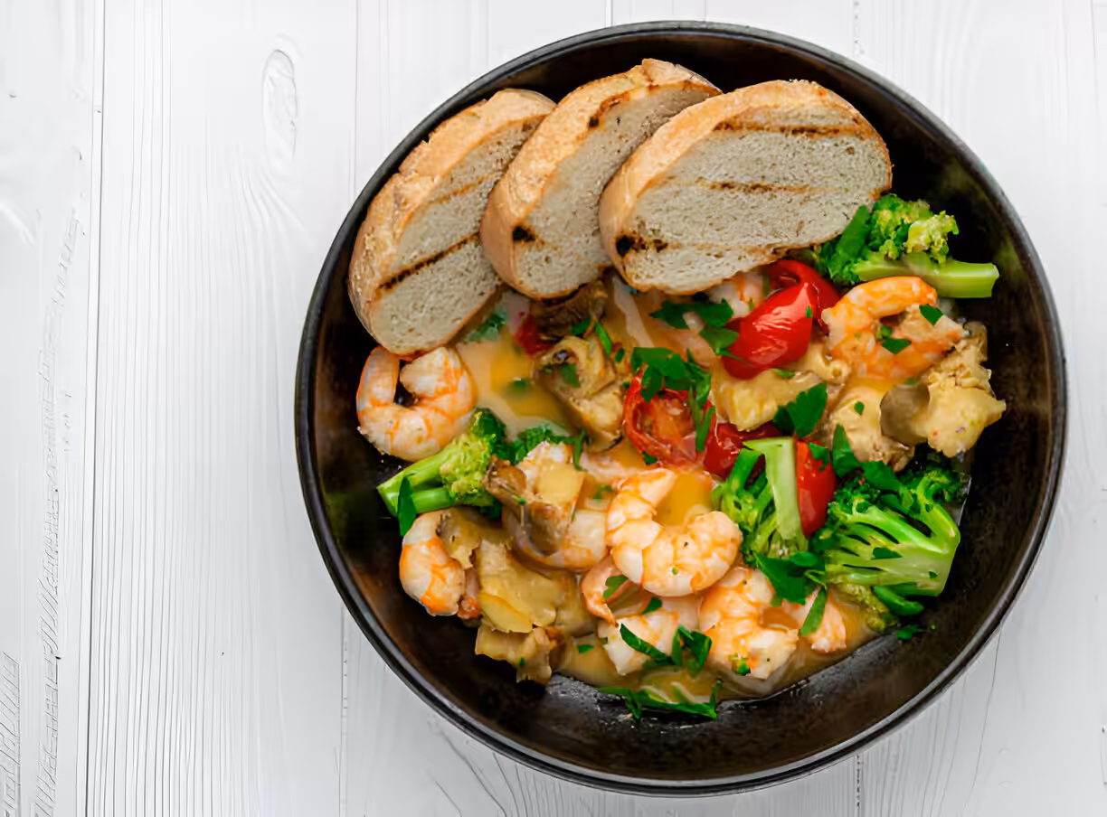 Easy Honey Garlic Shrimp with Sausage & Veggies !