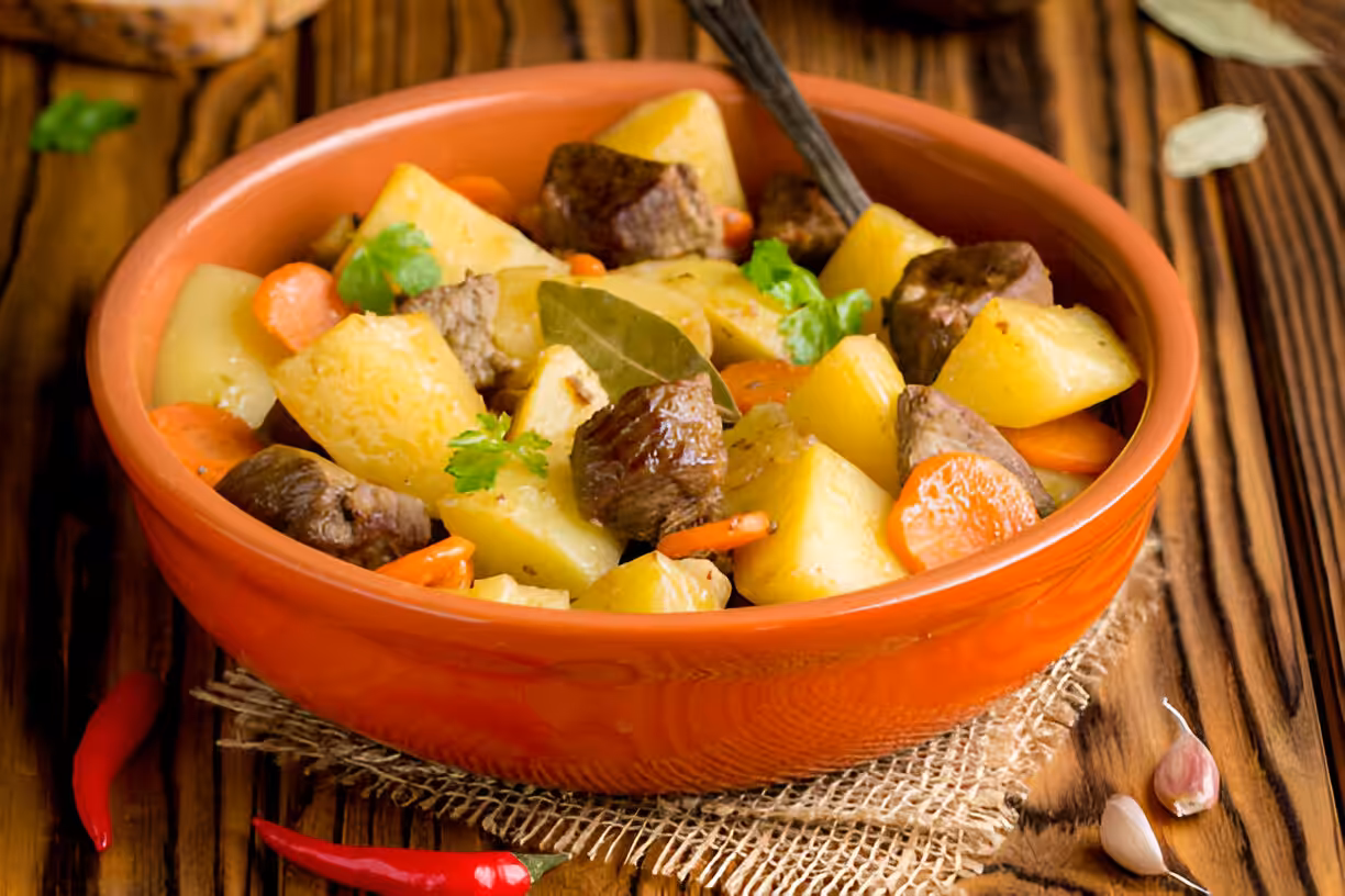 Garlic Butter Steak Bites and Potatoes