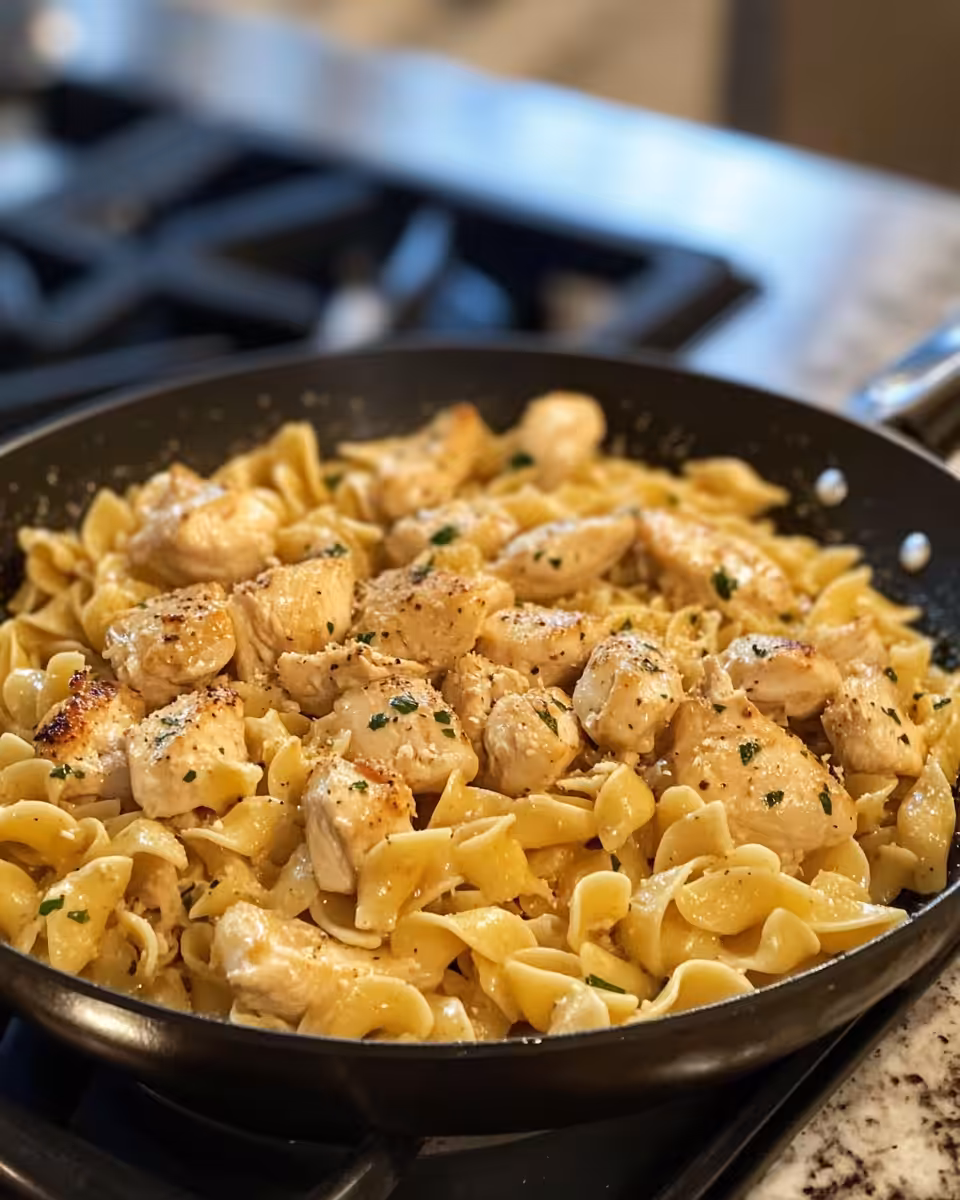 Ingredients and preparation of chicken and noodles in one pot